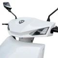 moto electrica urbana blanca