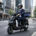 Maneja Moto eléctrica TAILG F55L con batería de litio extraíble en lima